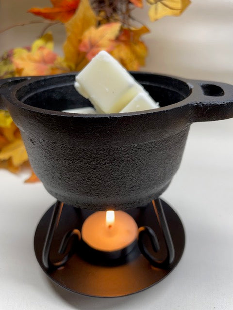 2 In 1 (6) oz Soy Candle/Black Cast Iron Dutch Oven Wax Warmer