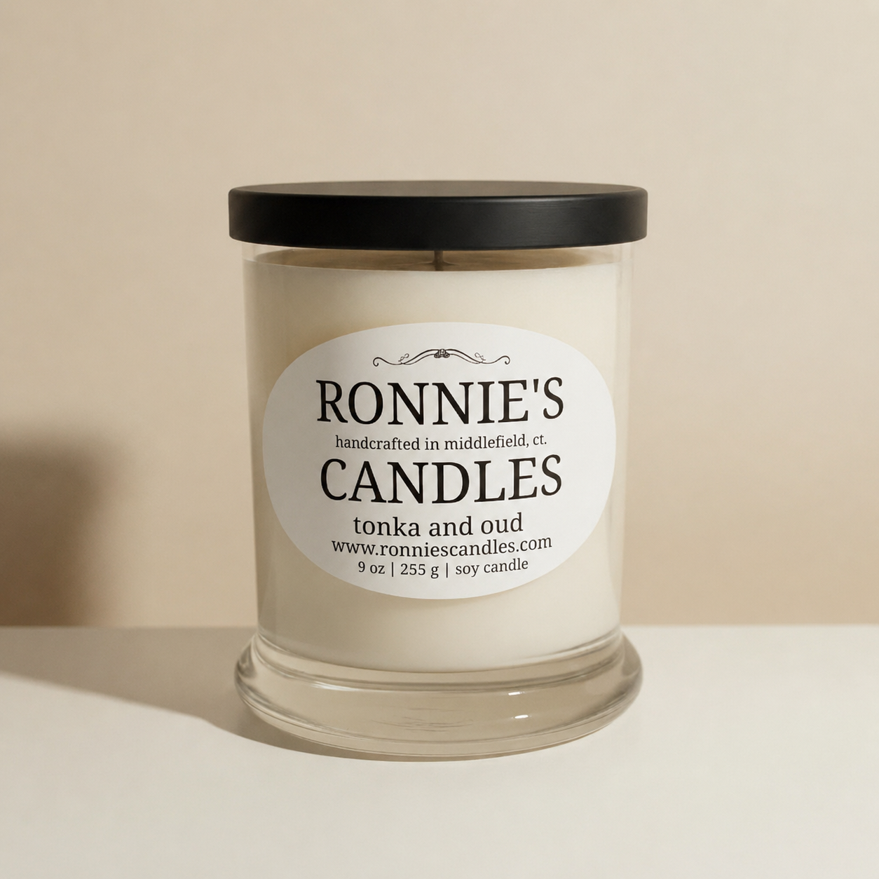 Tonka and Oud soy candle with a strong masculine scent, perfect for a lasting fragrance