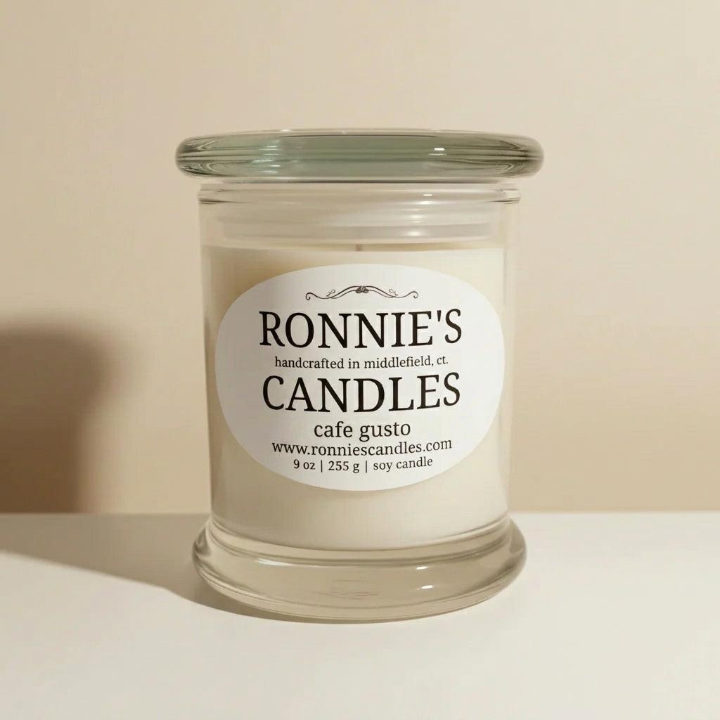 Cafe Gusto soy candle with classic fragrance, perfect for coffee lovers seeking aromatic ambiance