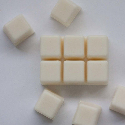 Dewy dahlias fragrance in soy wax melts, enhancing ambiance with natural floral aroma