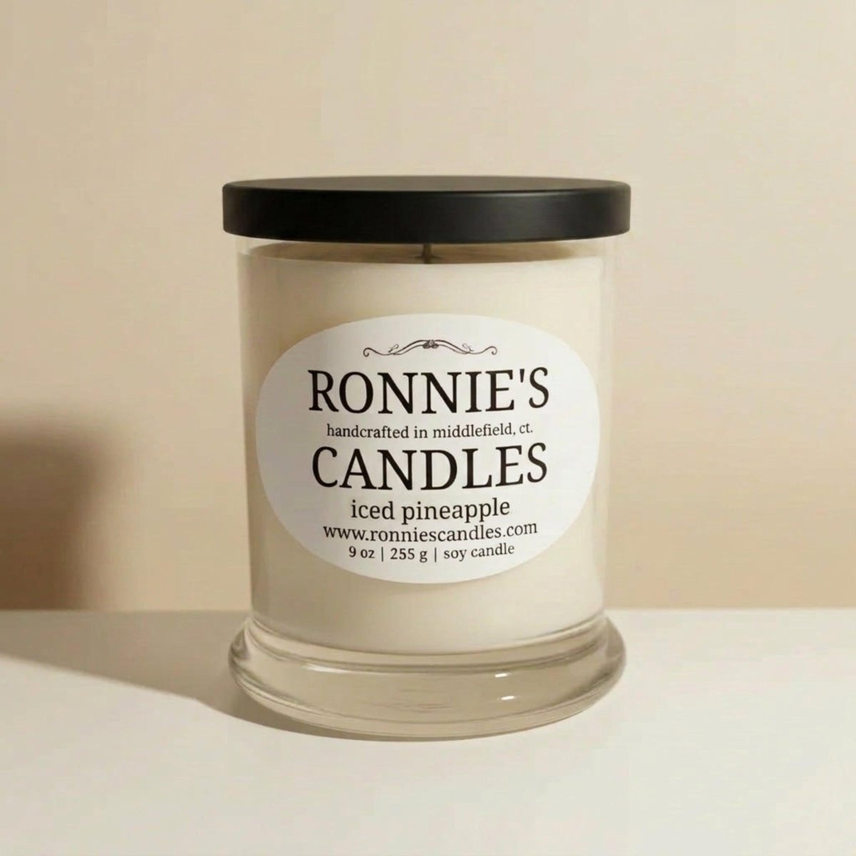 Iced Pineapple soy candle with fruity aroma and strong scent, perfect for a refreshing home fragrance