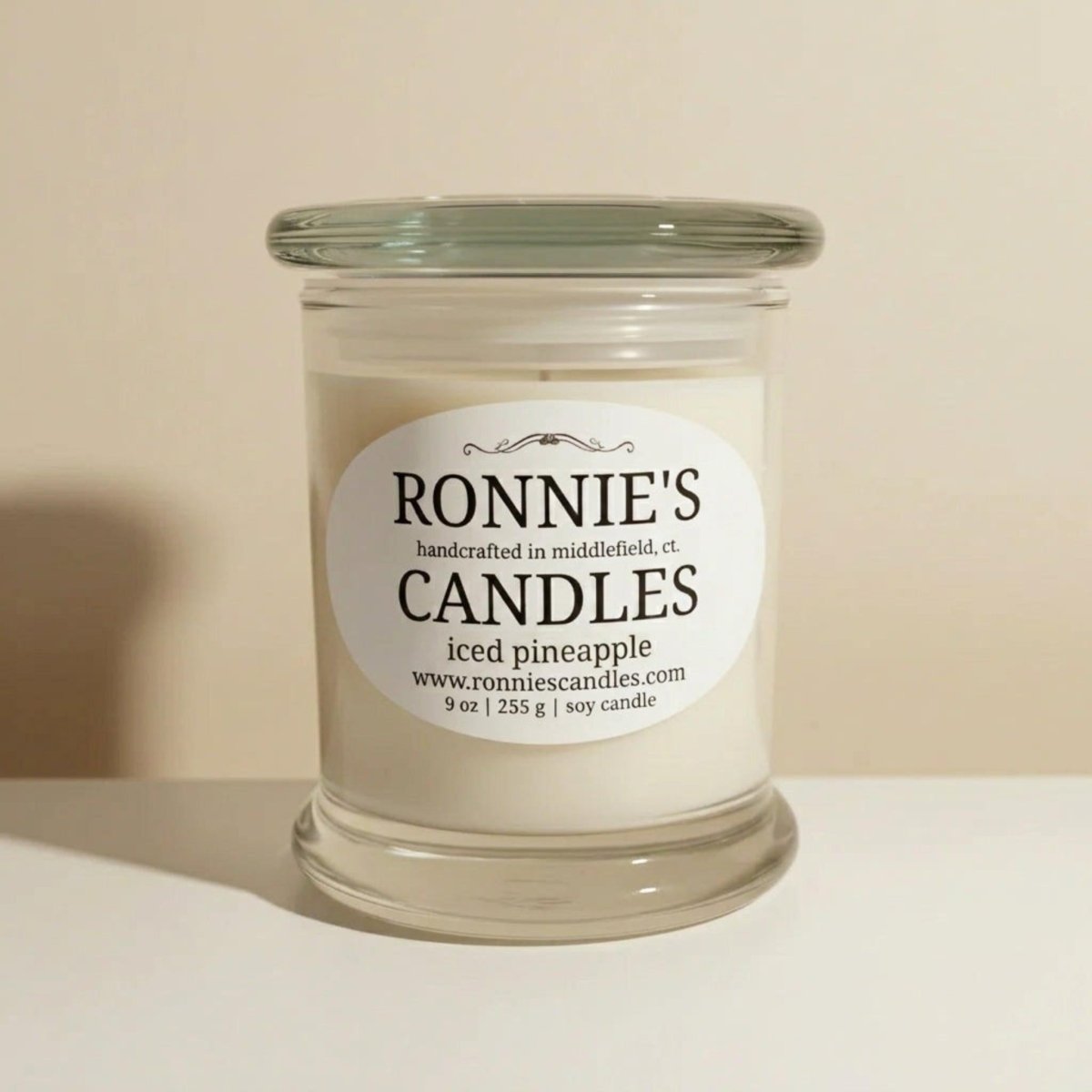 Iced Pineapple soy candle with fruity aroma and strong scent, perfect for a refreshing home fragrance