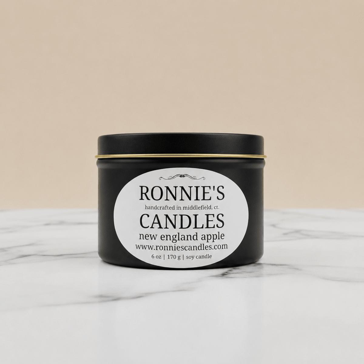 Apple soy candle with Macintosh scent, featuring crisp fragrance and fruity aroma for a refreshing ambiance