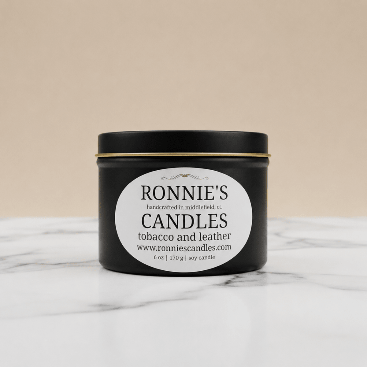 Soy candle in a glass jar infused with fresh tomato scent, perfect for a natural and cozy ambiance