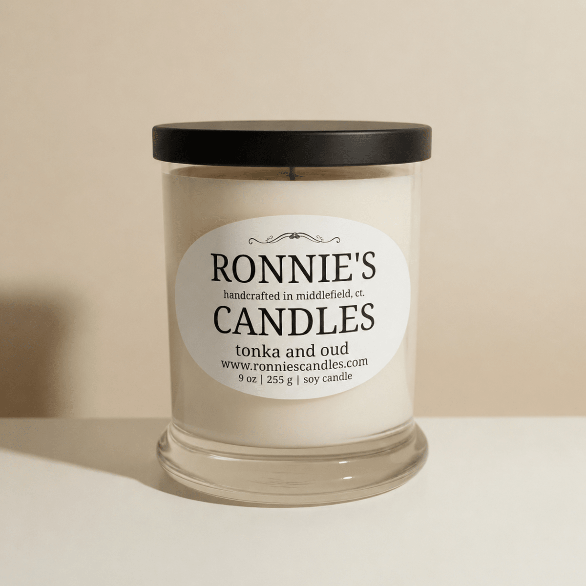 Tonka and Oud soy candle with a strong masculine scent, perfect for a lasting fragrance